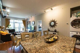 5300 Peachtree Rd in Atlanta, GA - Building Photo - Building Photo