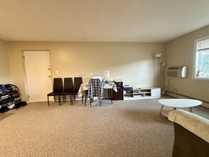 69 Newton St in Waltham, MA - Building Photo - Building Photo