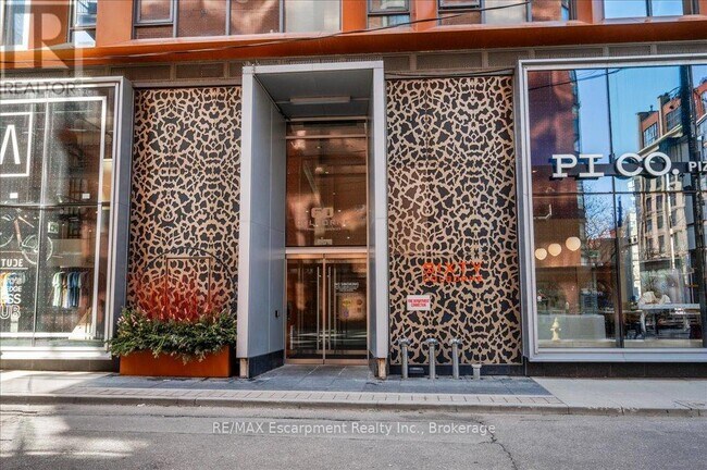 60 Colborne St in Toronto, ON - Building Photo - Building Photo