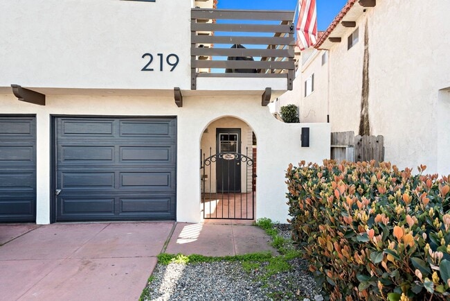 219 Avenida Santa Barbara in San Clemente, CA - Building Photo - Building Photo