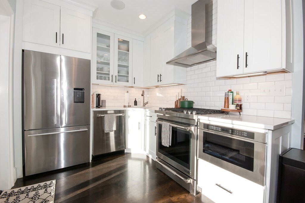 213 W Fifth St in Boston, MA - Building Photo