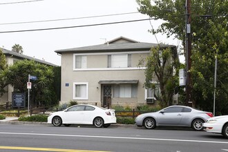 Moorpark Street Apartments in Sherman Oaks, CA - Foto de edificio - Building Photo