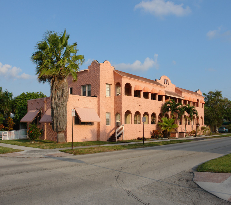 Madison Terrace Apartments in Hollywood, FL - Building Photo