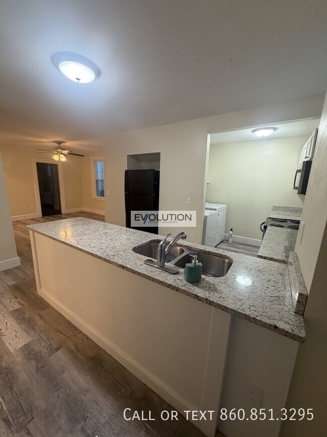 564 High St in Middletown, CT - Building Photo - Building Photo