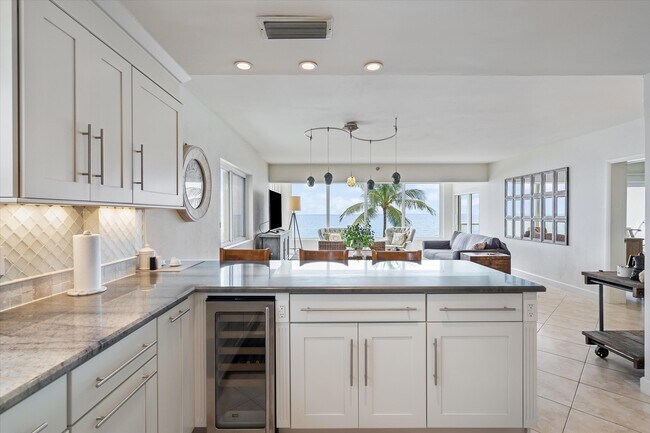 2909 S Ocean Blvd in Highland Beach, FL - Building Photo - Building Photo