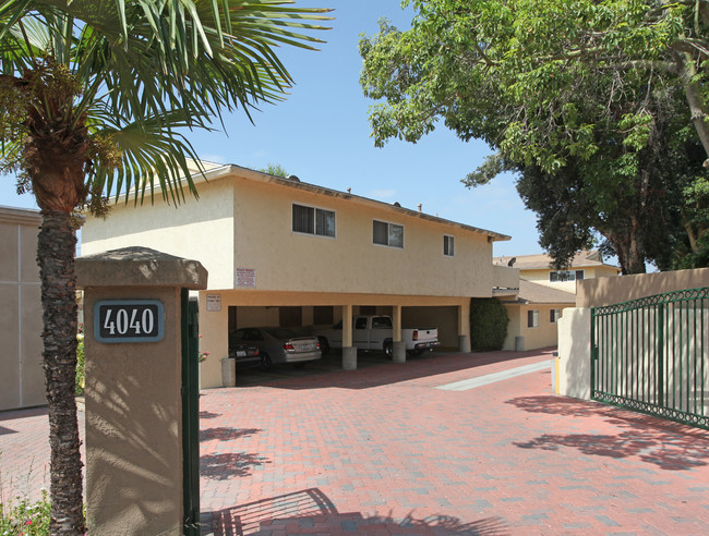 Baldwin Park Apartments in Baldwin Park, CA - Foto de edificio - Building Photo