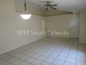 5611 New Cambridge Rd in Orlando, FL - Building Photo - Building Photo