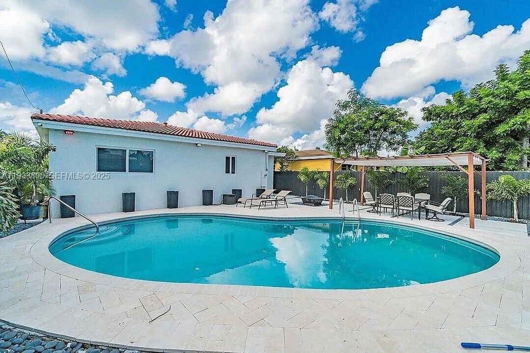 1731 NE 172nd St in North Miami Beach, FL - Building Photo