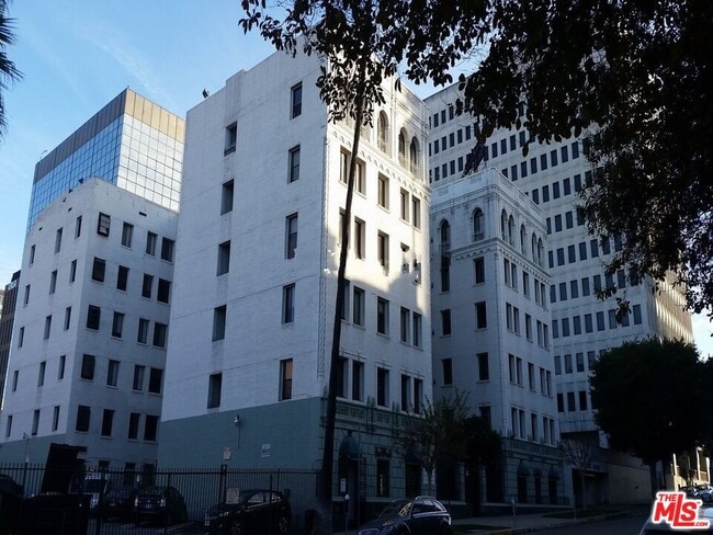 630 S Kenmore Ave in Los Angeles, CA - Building Photo - Building Photo