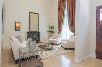 13045 Greenleaf St in Studio City, CA - Foto de edificio - Building Photo
