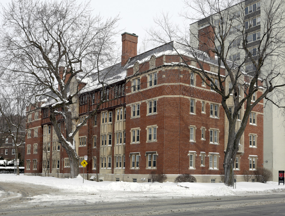 3055 Sherbrooke O in Westmount, QC - Building Photo