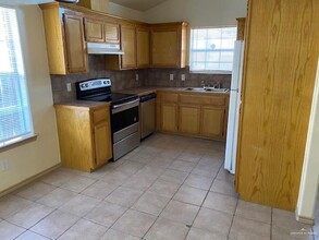 710 S Dfw Dr in Edinburg, TX - Building Photo - Building Photo