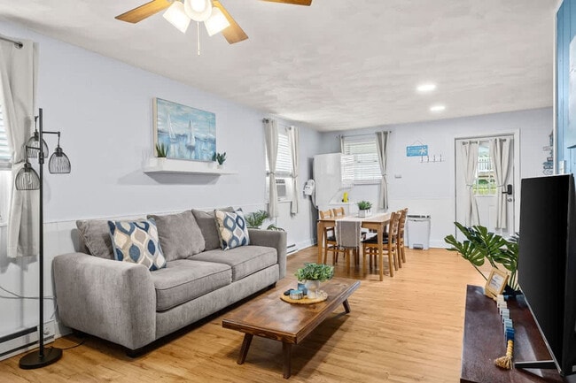 1427 W Ocean View Ave in Norfolk, VA - Building Photo - Building Photo