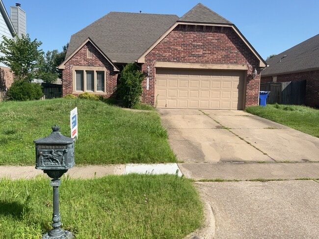 3204 W Elgin St