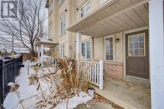 10 Post Oak Dr in Richmond Hill, ON - Building Photo - Building Photo