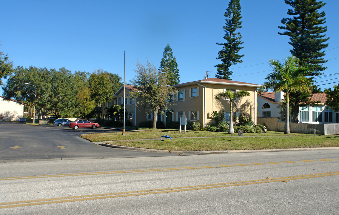 Rio Vista in St. Petersburg, FL - Building Photo