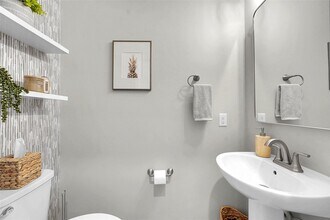 6112 Rancho Ln in Greenacres, FL - Foto de edificio - Building Photo