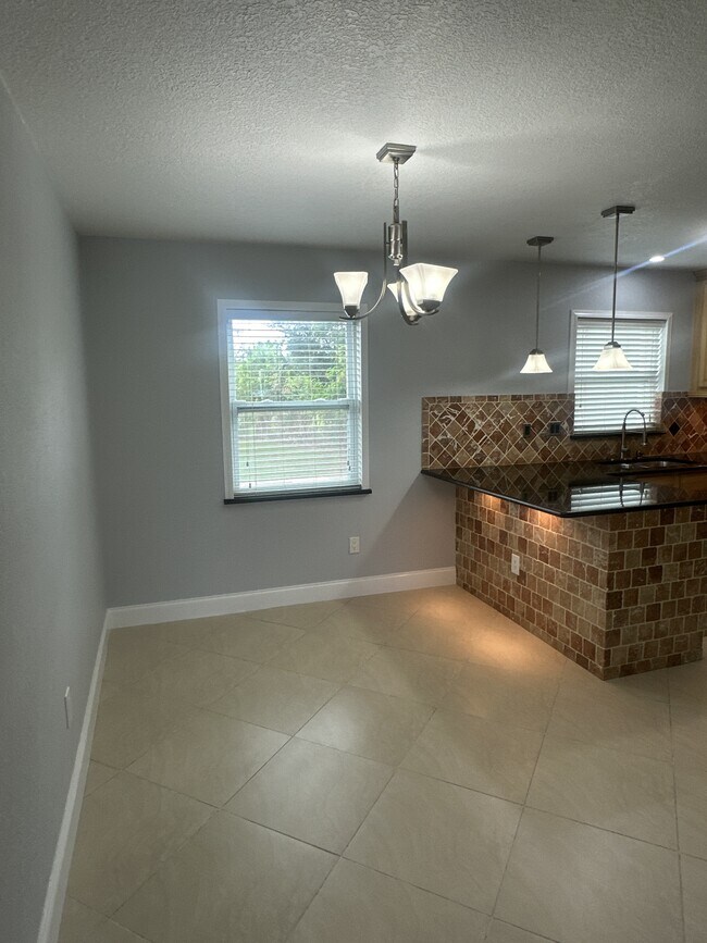 7210 N Manhattan Ave in Tampa, FL - Building Photo - Building Photo