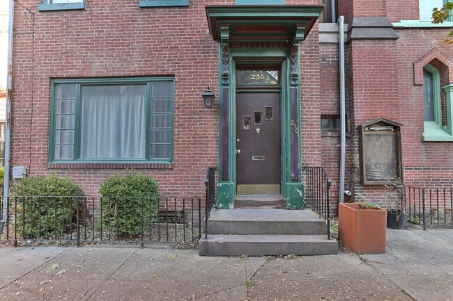 256 Boas St in Harrisburg, PA - Foto de edificio - Building Photo