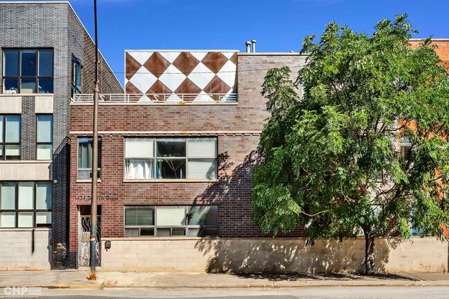 property at 1424 W Grand Ave