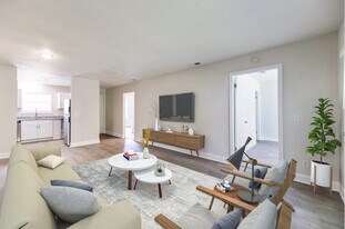 Royal Dutch Villas Apartments in Savannah, GA - Building Photo