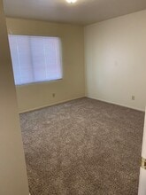 Laguna Terrace Apartments in Paso Robles, CA - Foto de edificio - Building Photo