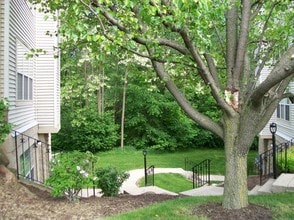 Ravinia Apartments in Greenfield, WI - Building Photo - Building Photo