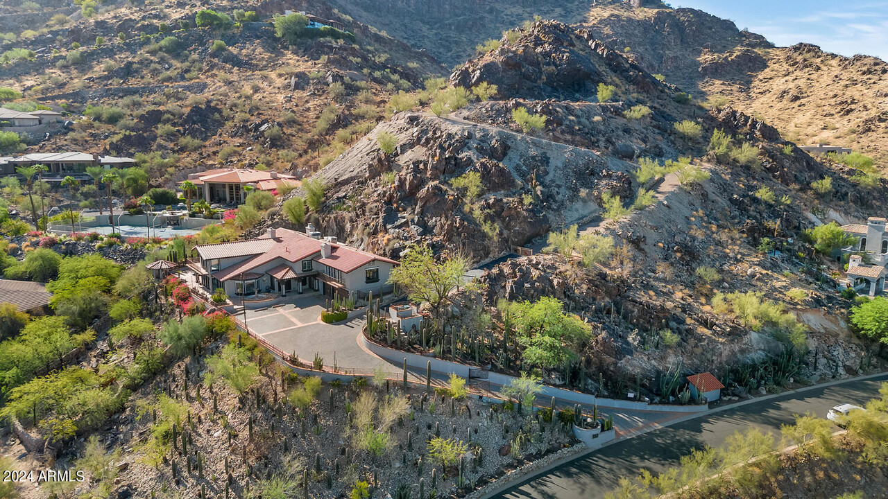 5339 E Desert Vista Rd in Paradise Valley, AZ - Building Photo