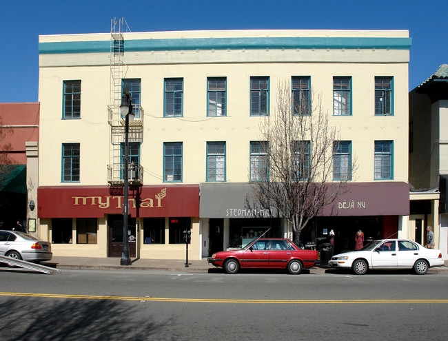 1222-1230 4th St in San Rafael, CA - Foto de edificio - Building Photo