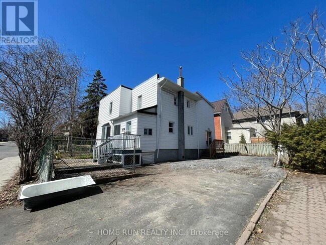 121 CONCORD St in Ottawa, ON - Building Photo - Building Photo