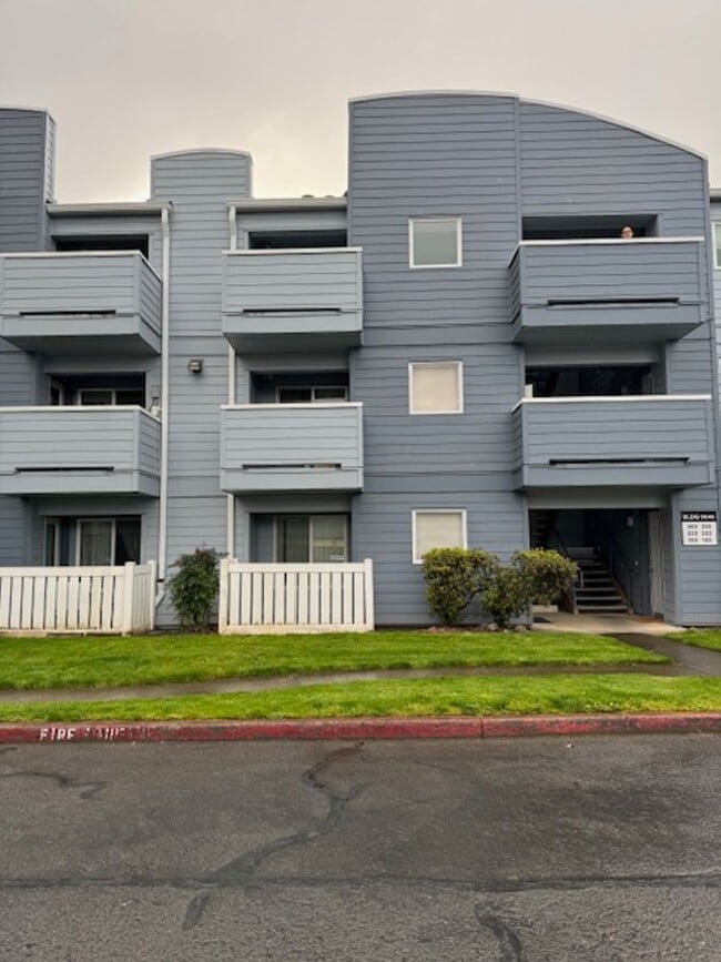 6046 SE Drake St in Hillsboro, OR - Building Photo - Building Photo