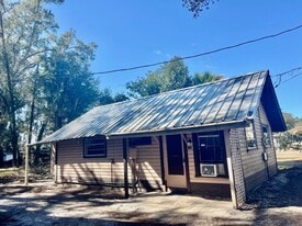 5168 Crooked Ln in Zephyrhills, FL - Building Photo