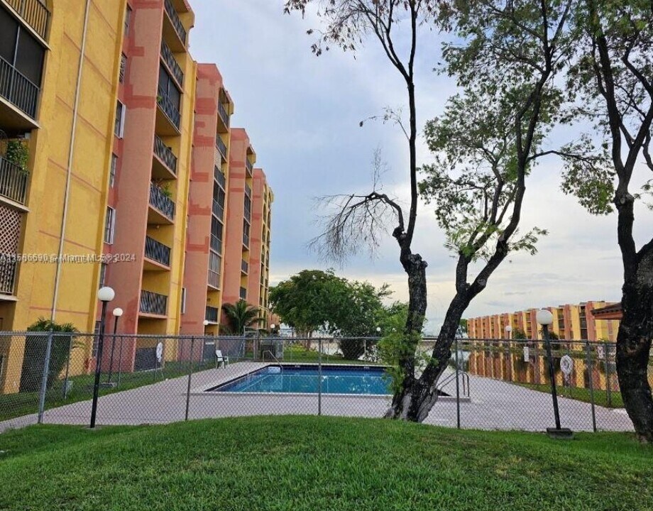 4801 NW 7th St, Unit 102-16 in Miami, FL - Building Photo