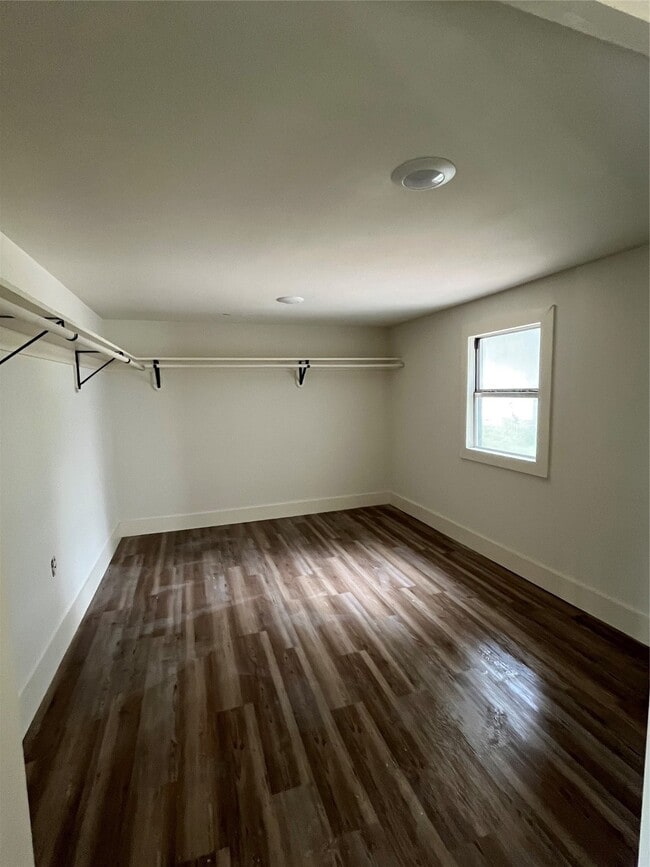 2633 W Main St in Baytown, TX - Building Photo - Building Photo