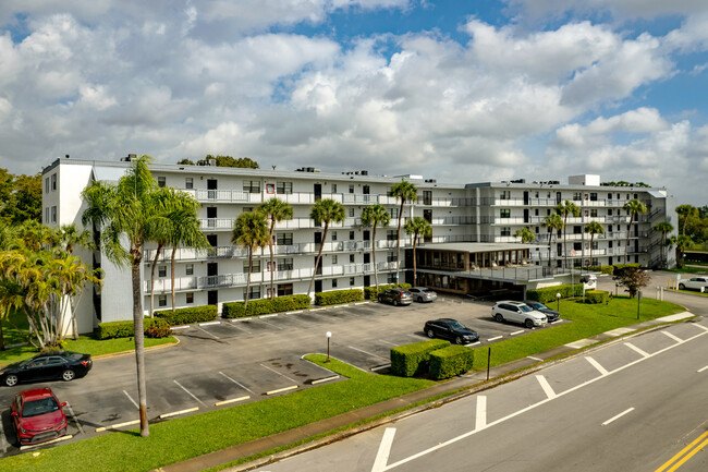 Isle of Boca Dunes in Boca Raton, FL - Building Photo - Primary Photo