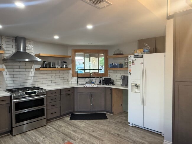 305 Chaplin Cir in Lompoc, CA - Building Photo - Building Photo