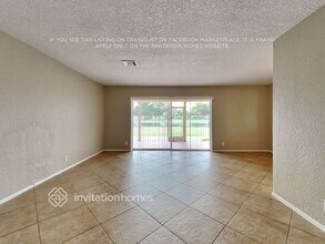 7204 NW 80th Pl in Tamarac, FL - Foto de edificio - Building Photo