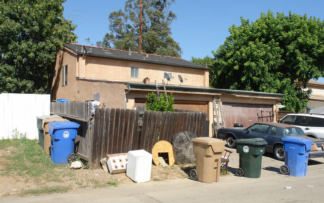 1136-1138 Ojai Rd in Santa Paula, CA - Building Photo - Building Photo