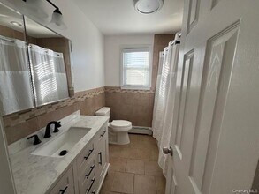 15 Lee Pl in Amityville, NY - Building Photo - Building Photo