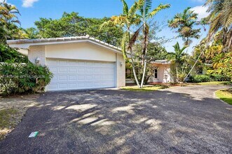 11890 SW 72nd Pl in Miami, FL - Building Photo - Building Photo