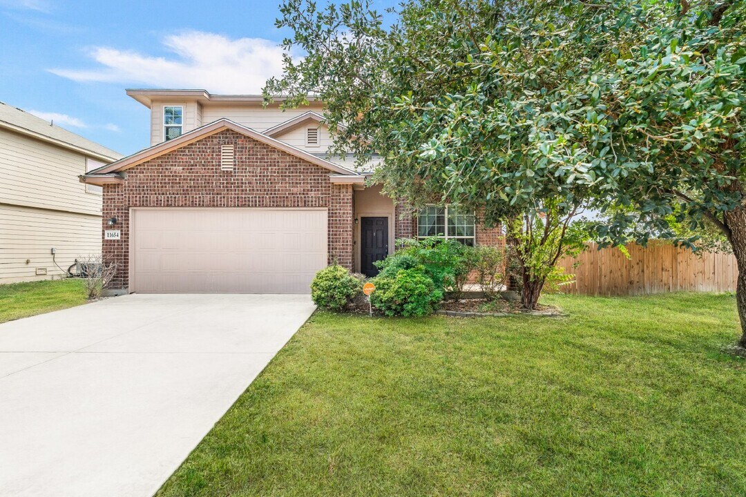 11654 Valley Garden in San Antonio, TX - Foto de edificio