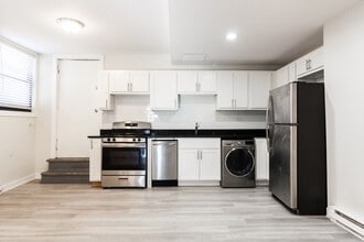 730 W Roscoe St, Unit 2W in Chicago, IL - Foto de edificio - Building Photo