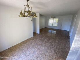 154 Okeefe St SE in Palm Bay, FL - Foto de edificio - Building Photo