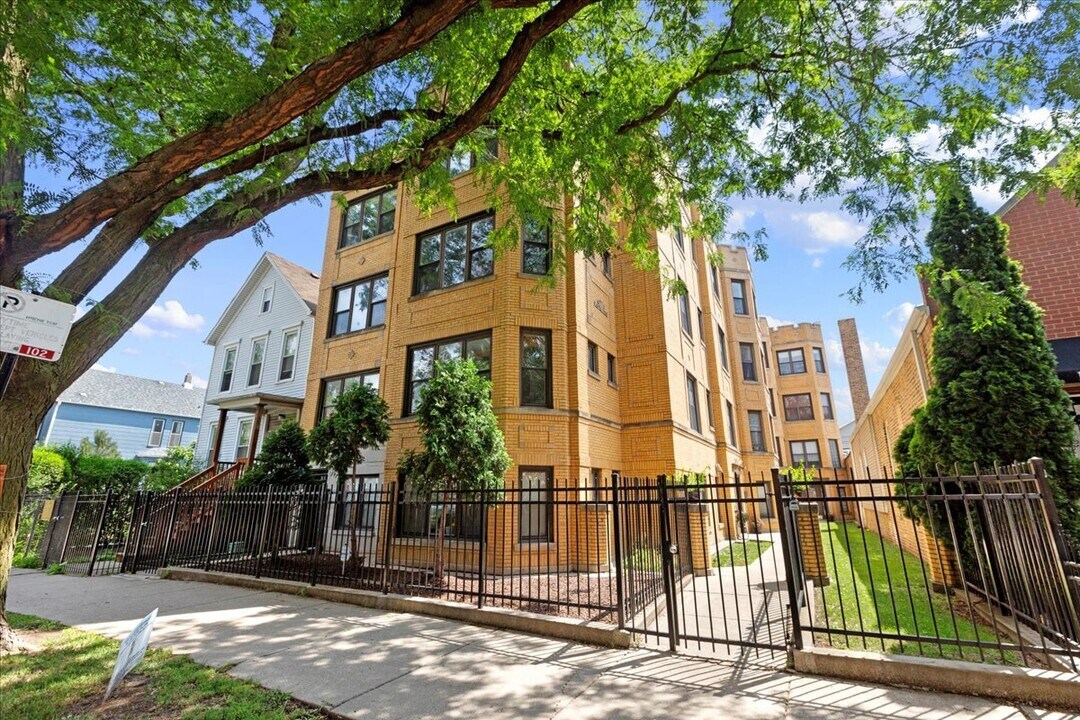1653 N Fairfield Ave in Chicago, IL - Building Photo