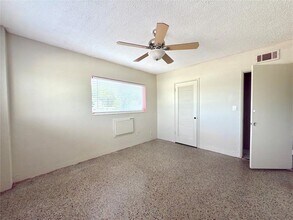 530 NE 34th Ct in Oakland Park, FL - Building Photo - Building Photo