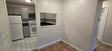 32 Annese Rd in Chelsea, MA - Foto de edificio - Building Photo