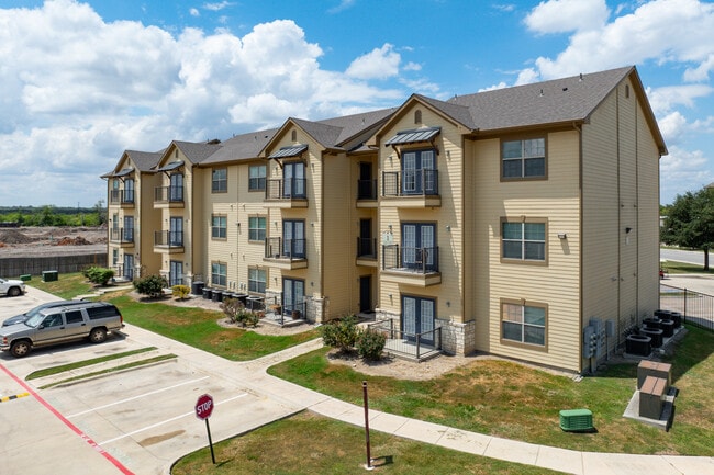 Oak Hollow in Seguin, TX - Building Photo - Building Photo