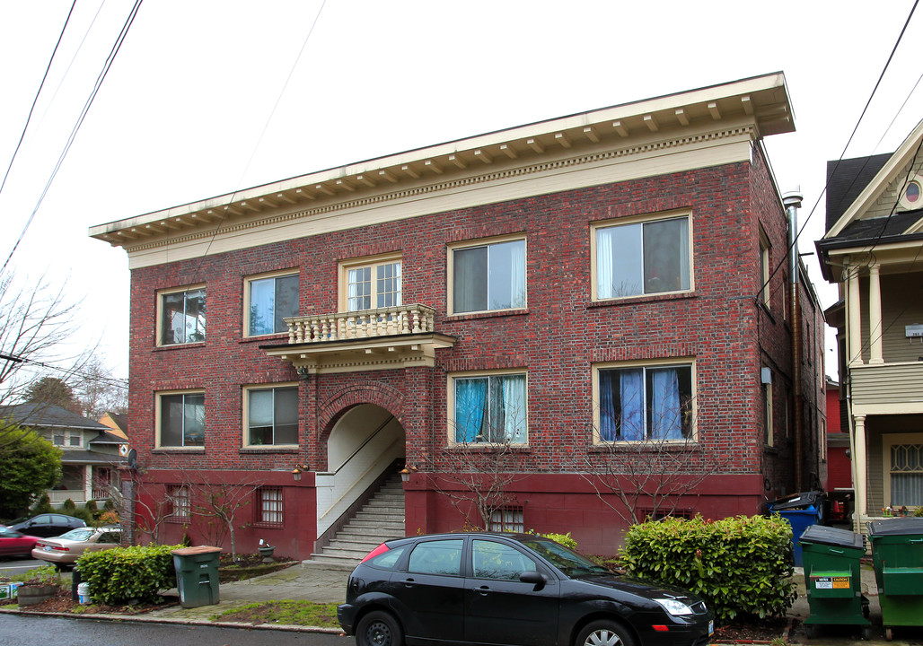 Madrona Apartments in Seattle, WA - Foto de edificio