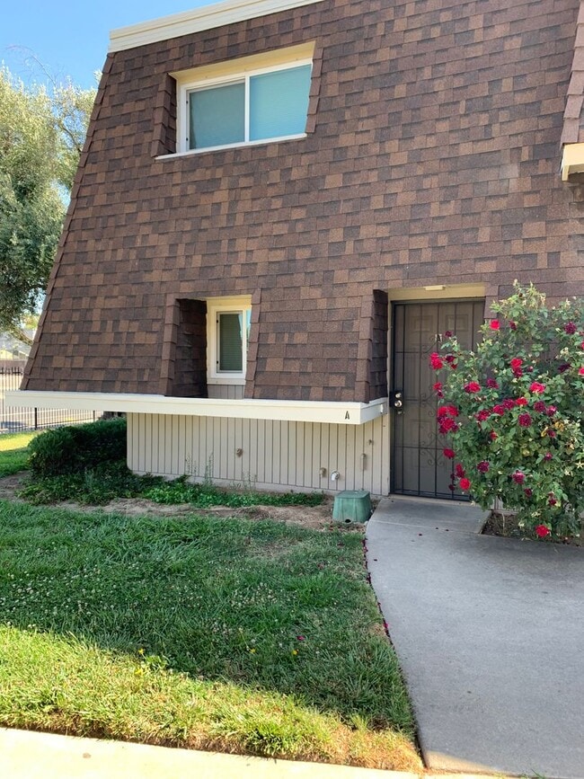 property at 5612 Hillsdale Blvd