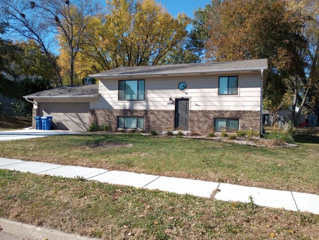 3705 S Fairhall Ave in Sioux Falls, SD - Building Photo - Building Photo